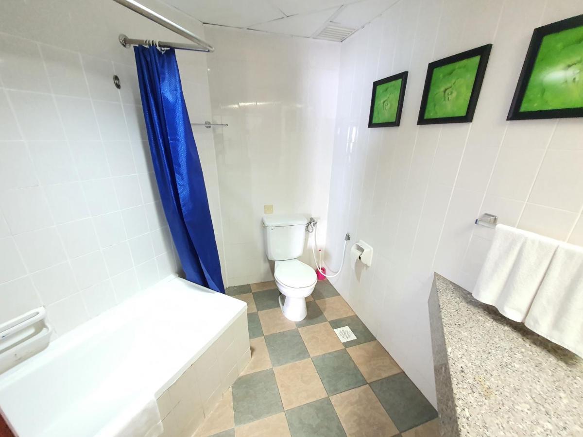 Seaview Deluxe Studio Couples Room S Танджунг-Бунгах Екстер'єр фото
